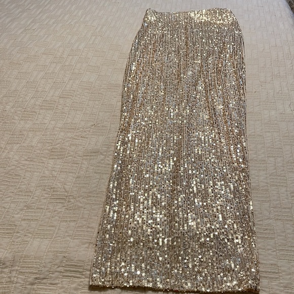 - g o l d - - Picture 4 of 4